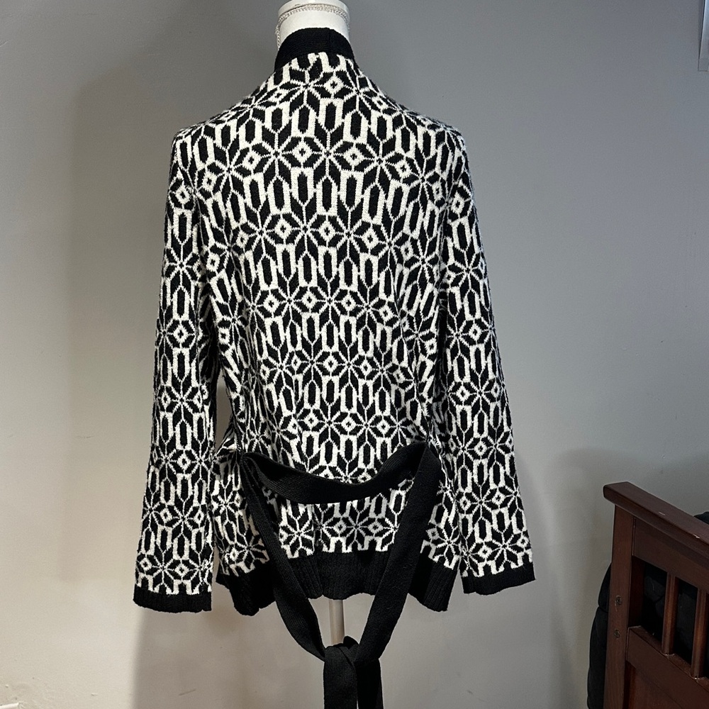 Croft & Barrow Black and White Geometric Cardigan - Picture 5 of 6